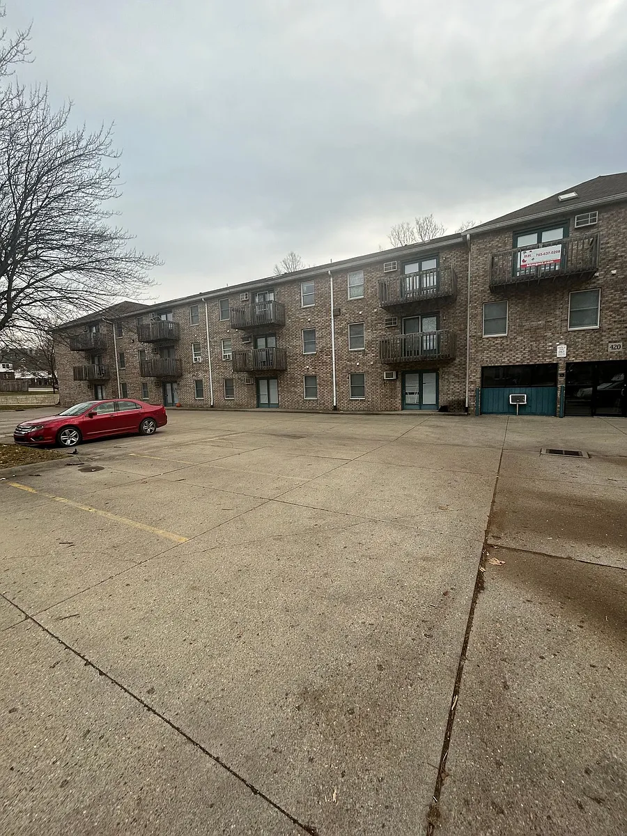 Building Photo - 420 S Chauncey Avenue