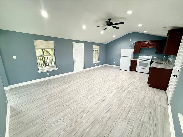 9013 Puritan Way — Photo 5