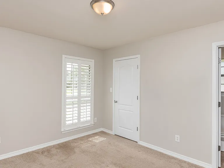 8770 Kennedy Dr — Photo 22