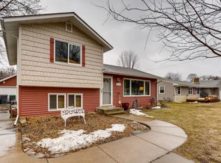2212 Mohawk Rd E, North Saint Paul, MN 55109
