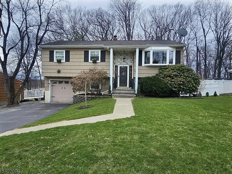 23 Rosemont Rd photo 1