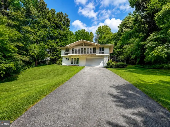 6900 Heatherhill Rd, Bethesda, MD 20817