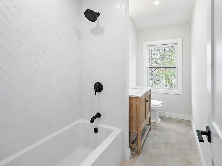 44 Sherburn Cir — Photo 7