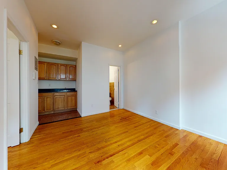 249 E 53rd St #3C — Photo 4