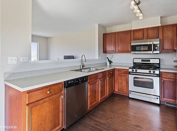 5th image of 2850 Providence Ln