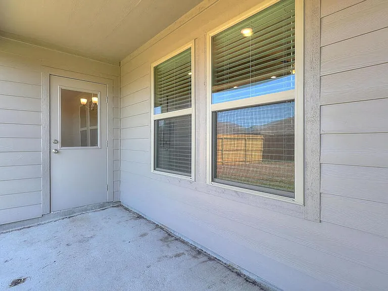 1278 Carnaby — Photo 3