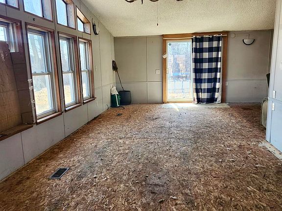 3rd image of 10832 Carter Rd