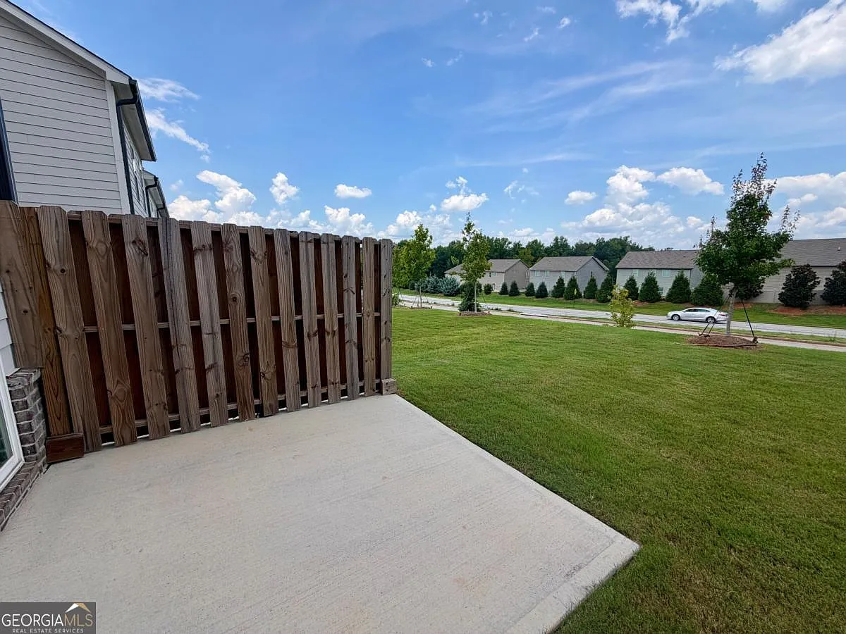 3 bed, 2.5 bath, 1552 sqft, $2,095 — Photo 4