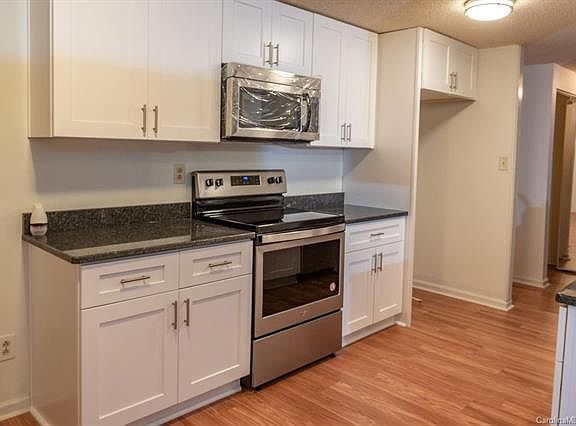 3rd image of 3134 Old House Cres