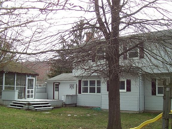 3rd image of 25 Oakwood Dr