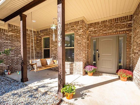 3rd image of 10684 Hinds Rd