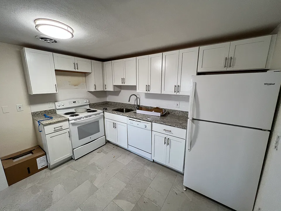 20 Riverside St #3