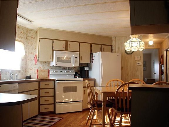 5th image of 221 Cherrywood Dr