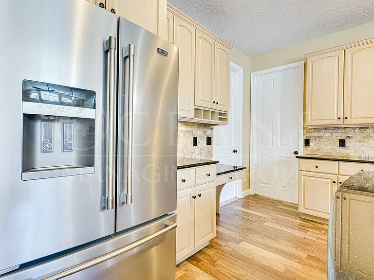 4013 Cree Dr — Photo 11