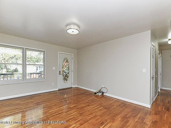 4th image of 3011 Glenbrook Dr