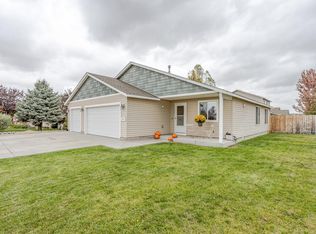 899 NW Spruce Tree Pl, Redmond, OR 97756