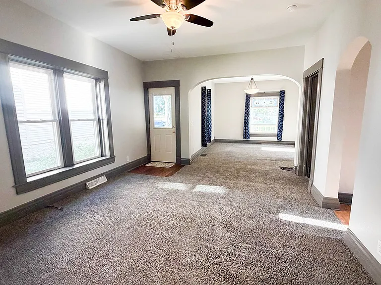 913 W Montgomery St — Photo 9