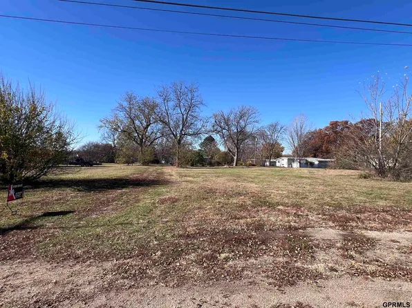 826 N 10th St, Geneva, NE 68361