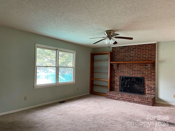 4th image of 705 Oakwood Ln