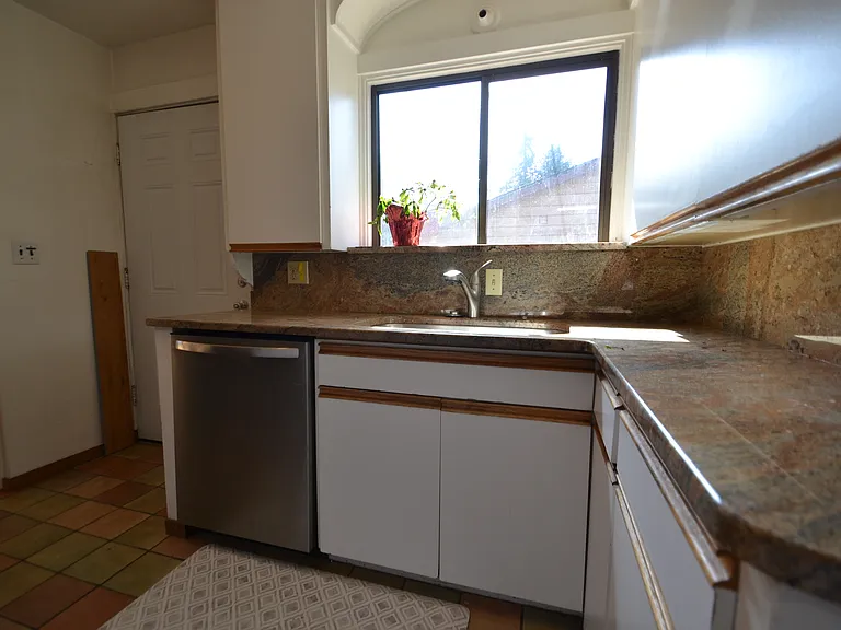 10039 Sand Point Way NE — Photo 7