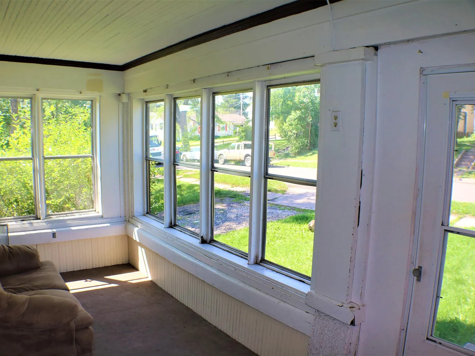 5 bed, 10 sqft, $2,975 — Photo 4