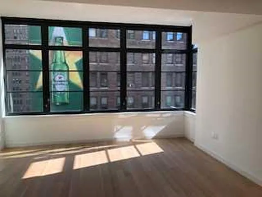 Rented by R New York | media 8