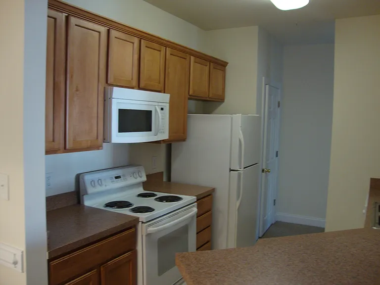 2065 Silvercrest Dr #6A — Photo 2