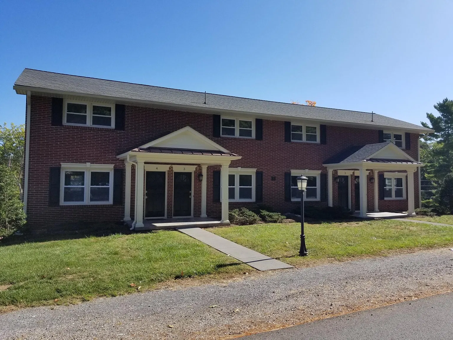 2 bed, 750 sqft, $915 — Photo 1
