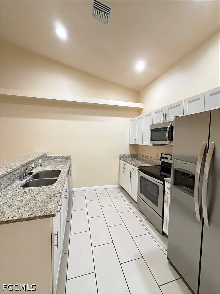 3 bed, 2.0 bath, 1209 sqft, $1,750 — Photo 4