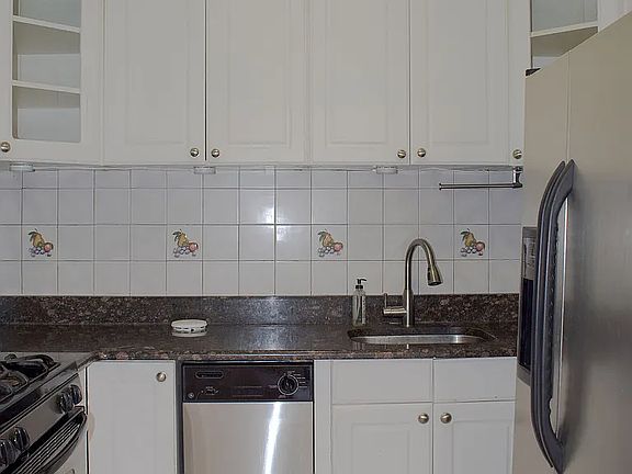 3rd image of 53 Carroll St #2R