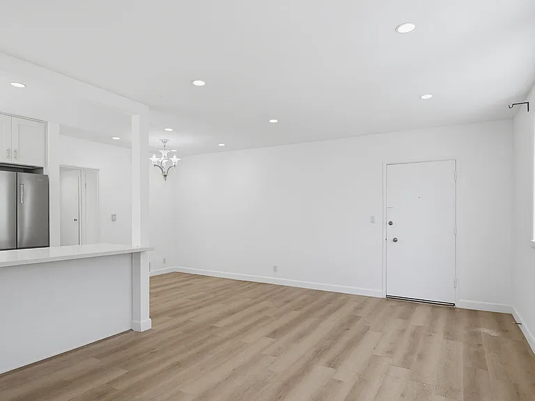337 S Rexford Dr #8 — Photo 5