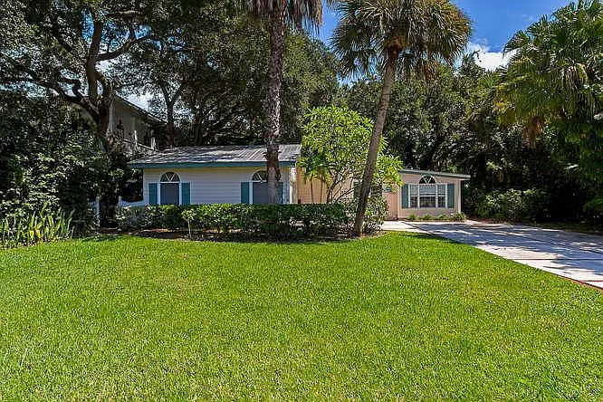 9480 Frangipani Dr — Photo 3