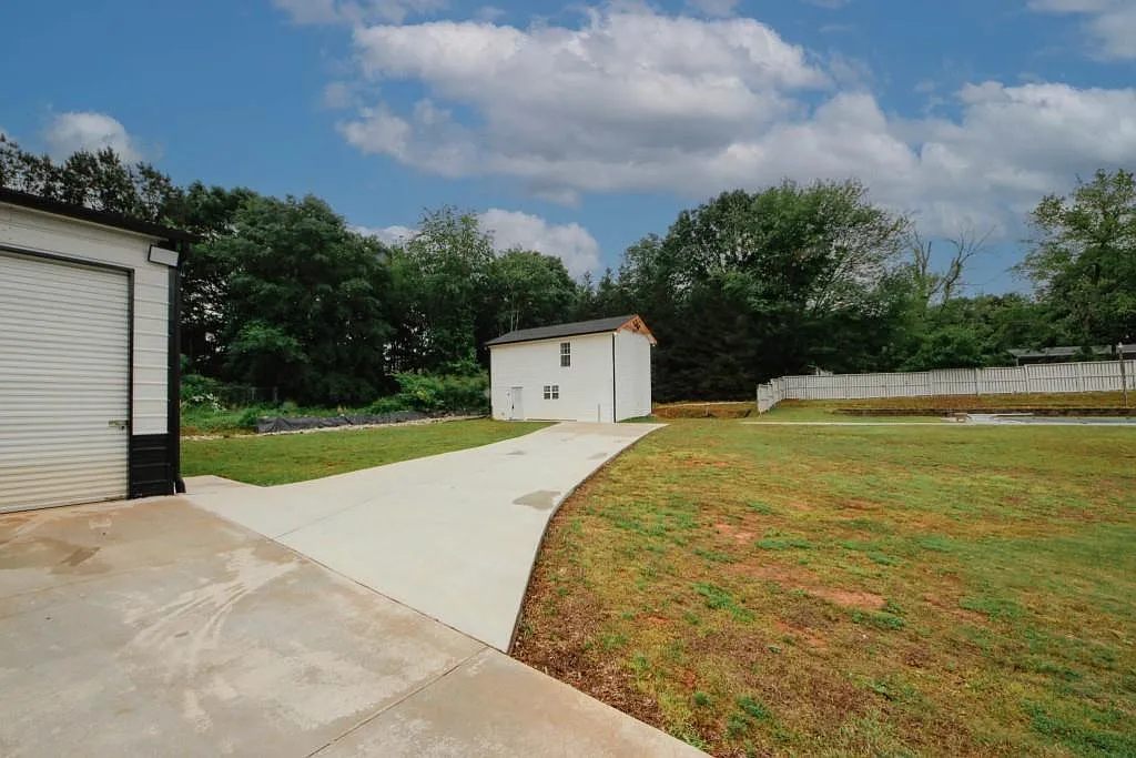 1 bed, 1.5 bath, 960 sqft, $1,500 — Photo 2