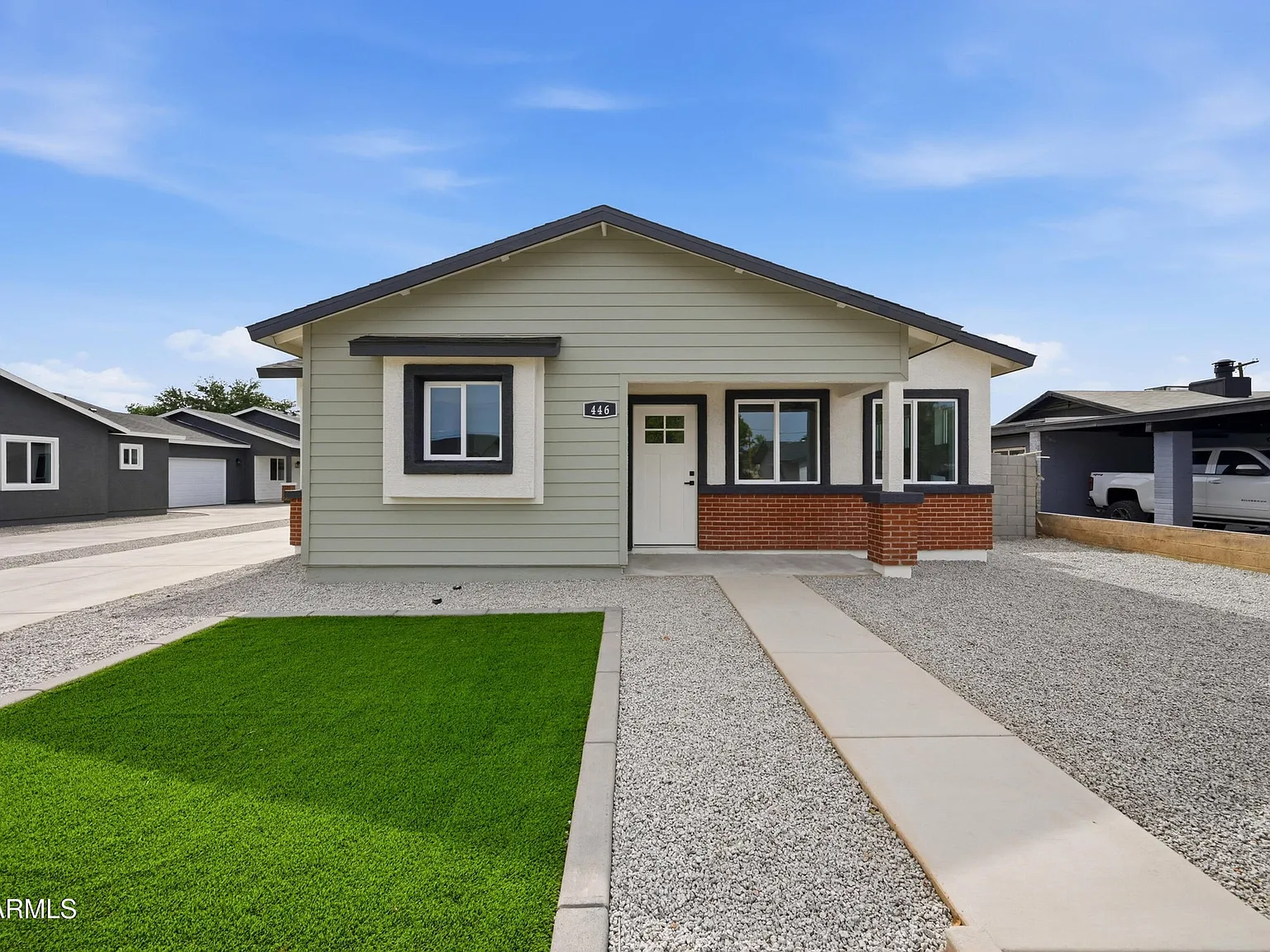 3 bed, 2100 sqft, $1,050 — Photo 1