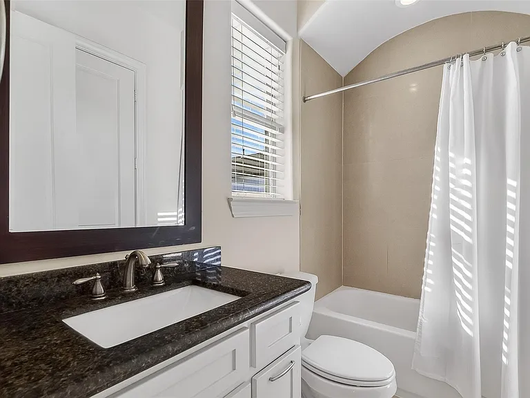 705 Delano St — Photo 34