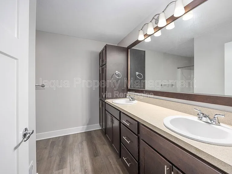 1368 S Village Cir — Photo 13