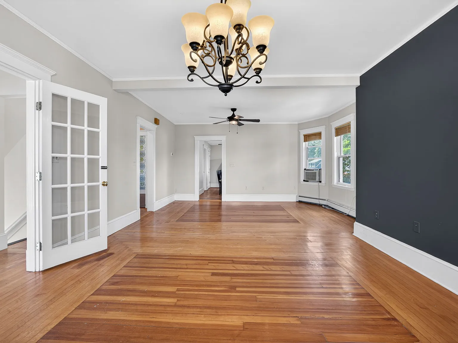 4 bed, 1555 sqft, $4,500 — Photo 2