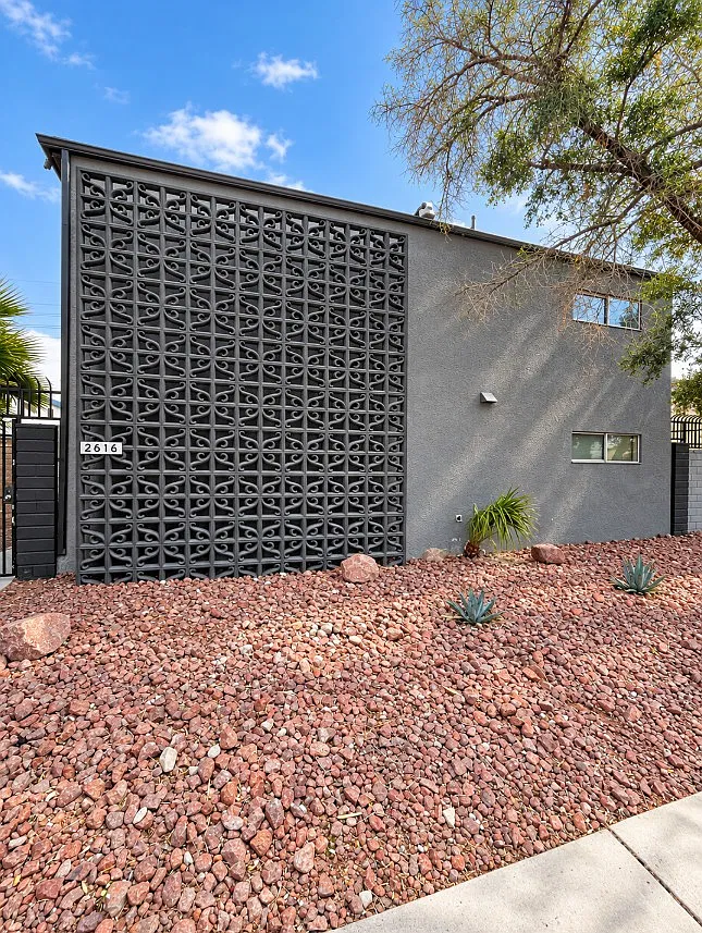 2 bed, 945 sqft, $1,300 — Photo 2