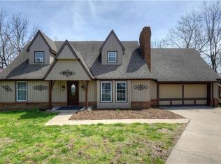 1001 Woodcliff Dr, Richmond, MO 64085