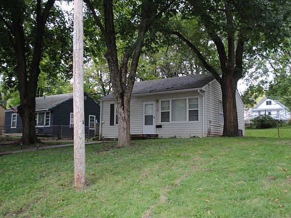 3rd image of 230 Cornell Ave