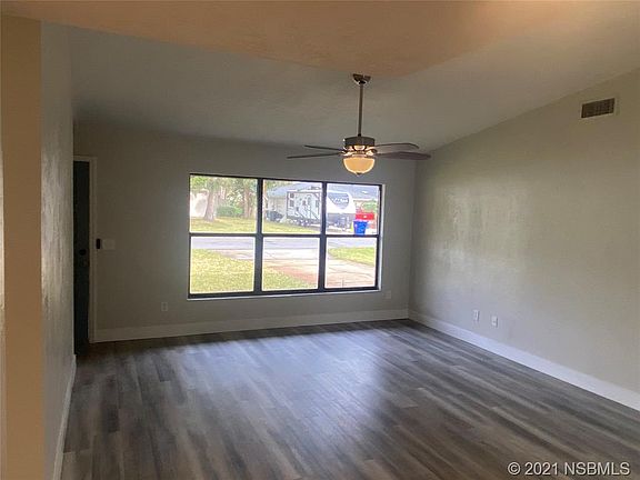4th image of 1318 Queen Palm Dr