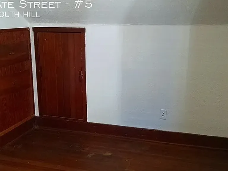 617 N State St — Photo 8