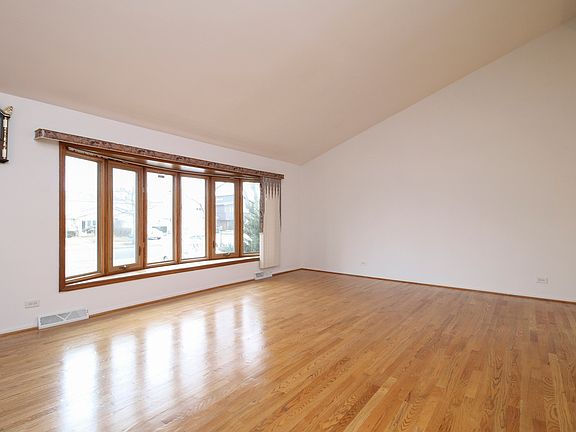 5th image of 10054 Lacrosse Ave