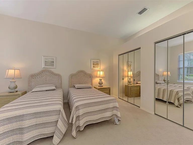 549 Fallbrook Dr — Photo 44