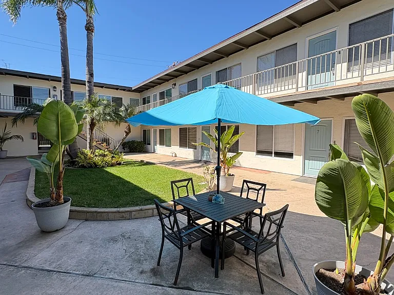 815 Loma Ave #14 — Photo 2