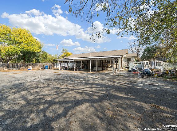 4th image of 1206 W Agarita Ave
