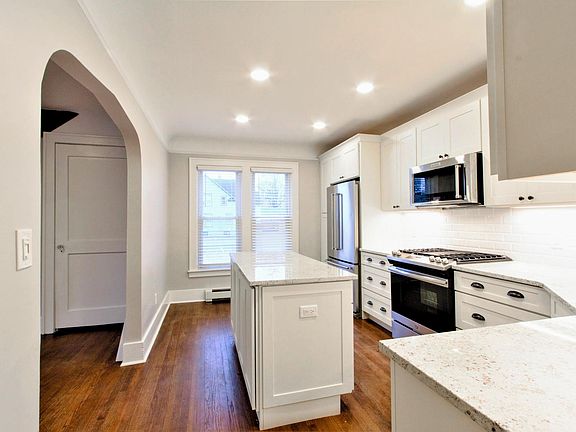 4th image of 315 N Center St
