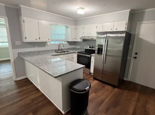 8 Skyline Dr, Savannah, GA 31406