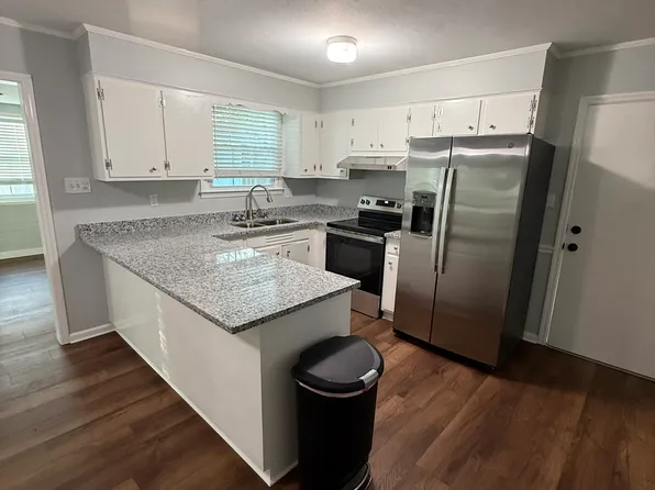 8 Skyline Dr, Savannah, GA 31406
