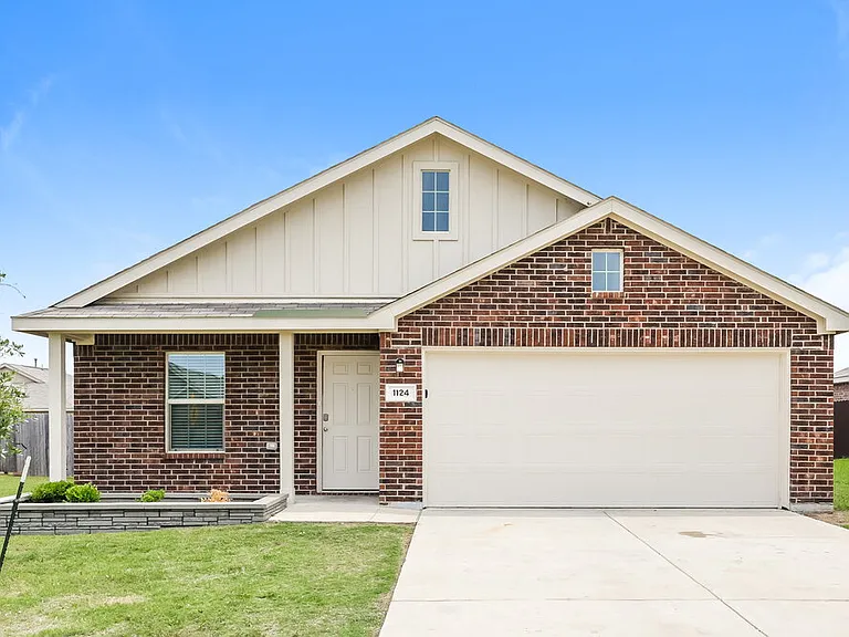 1124 Skyline Dr — Photo 1
